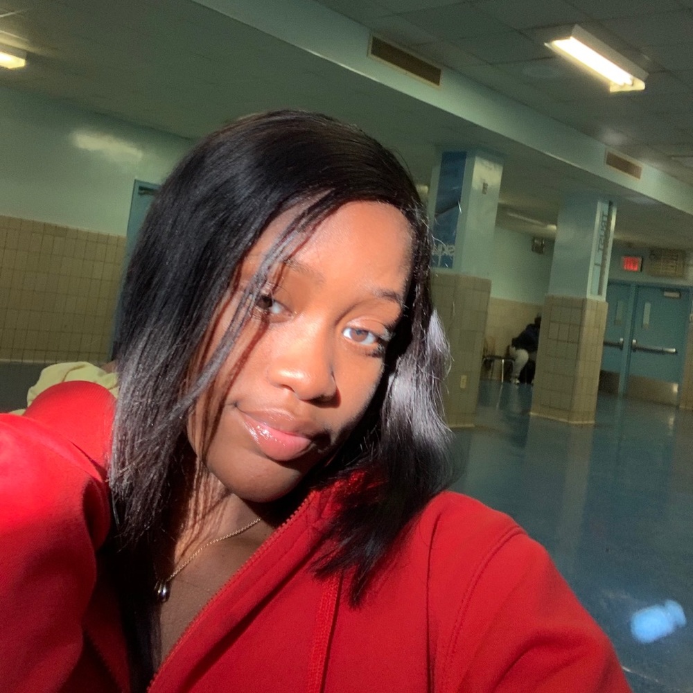 Meet your Posher, Adja